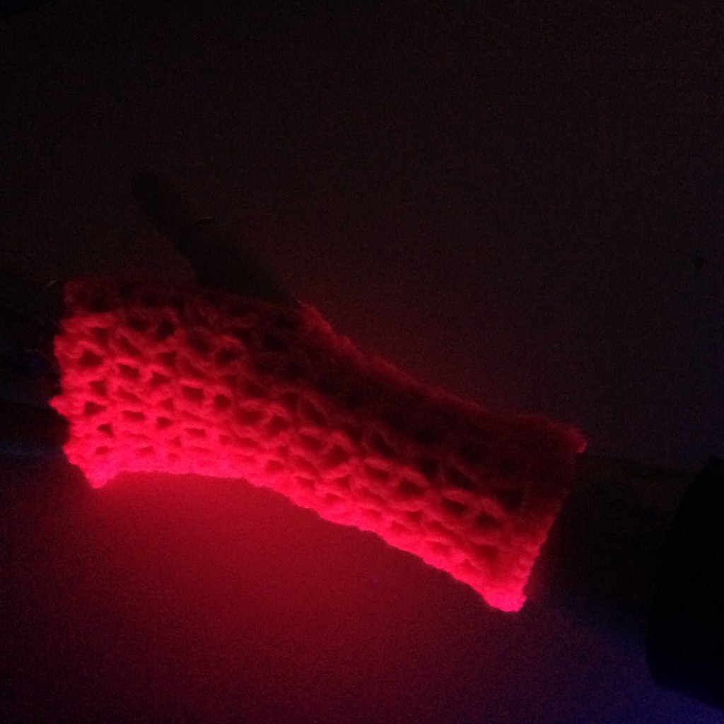Pink uv fingerless gloves